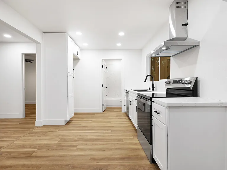 1030 Locust St #B — Photo 2