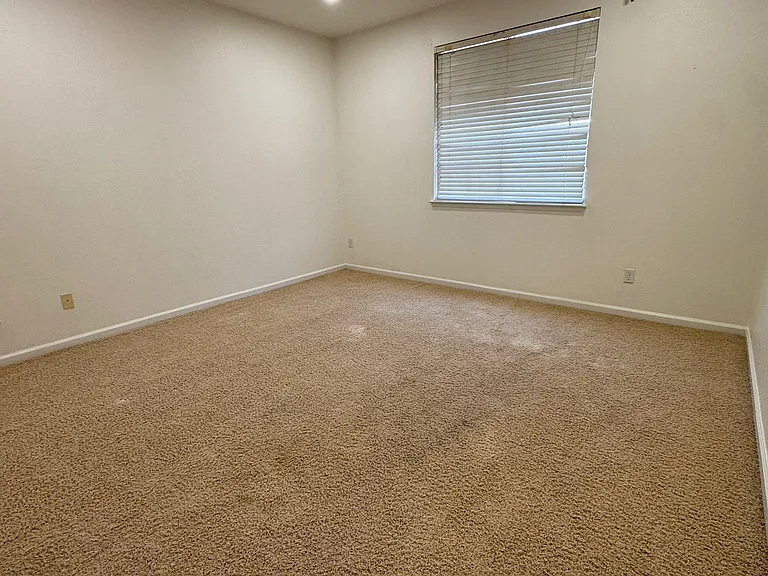 37815 Fernwood Ct — Photo 7