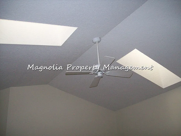 1322 Carlson Dr — Photo 6