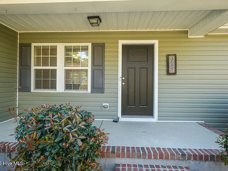 315 Adams Cir — Photo 2