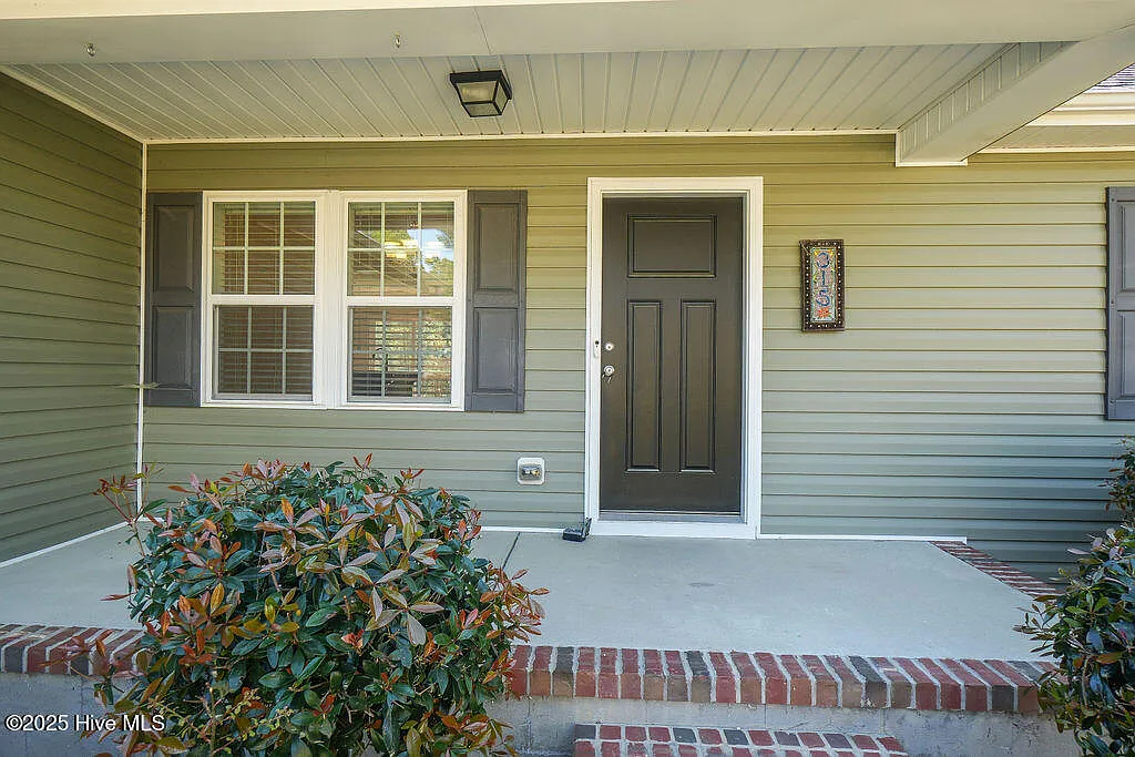 Building Photo - 315 Adams Cir