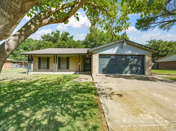613 Cooper St, Ennis, TX 75119