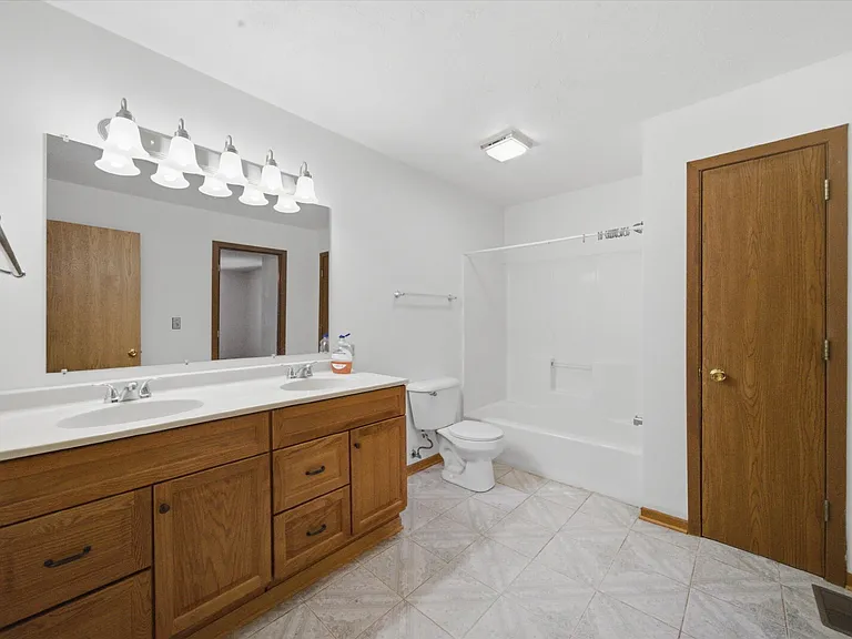 3003 Gilboa Ave — Photo 13