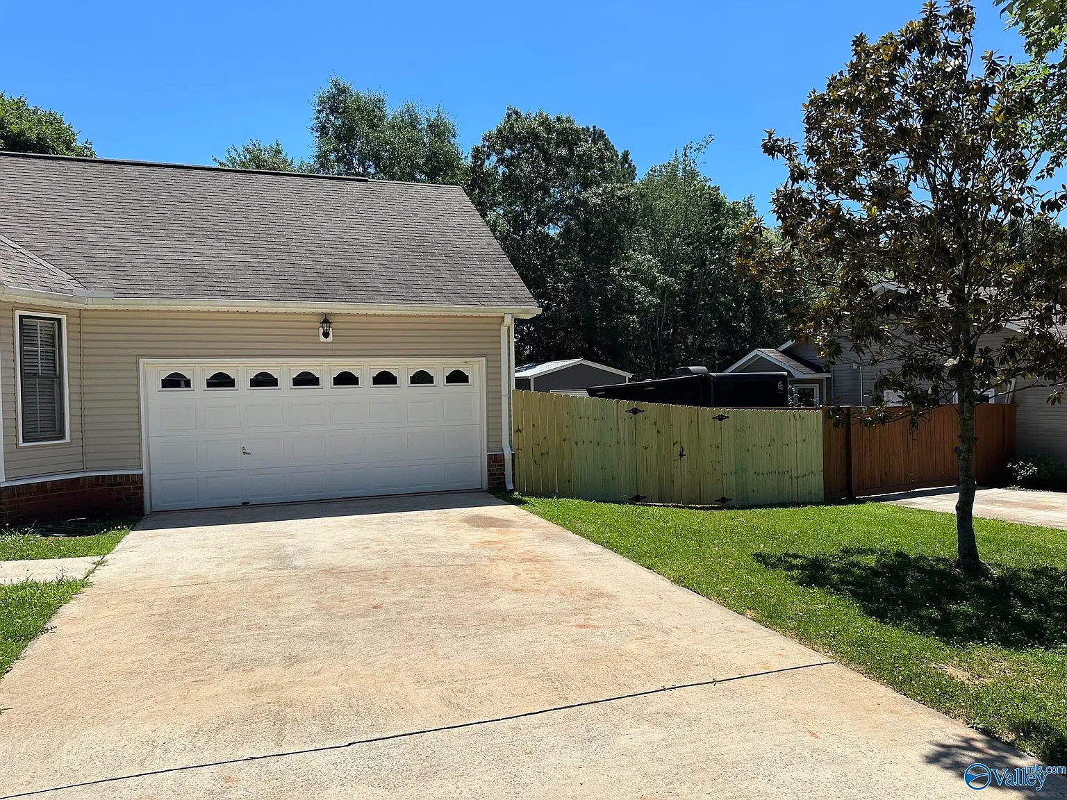 3 bed, 2.0 bath, 1640 sqft, $2,400 — Photo 4