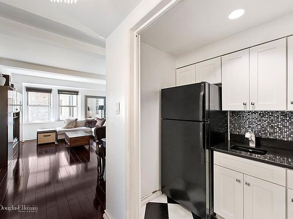 5th image of 160 Central Park S #951