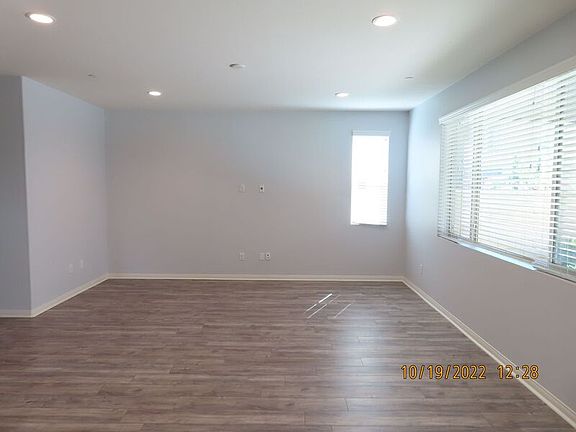 4th image of 4556 S Amherst Ave
