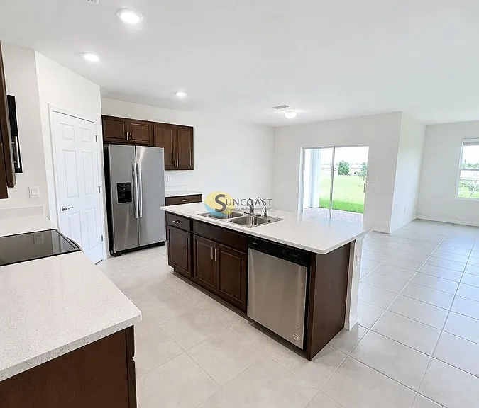 2518 NE 6th Pl — Photo 17