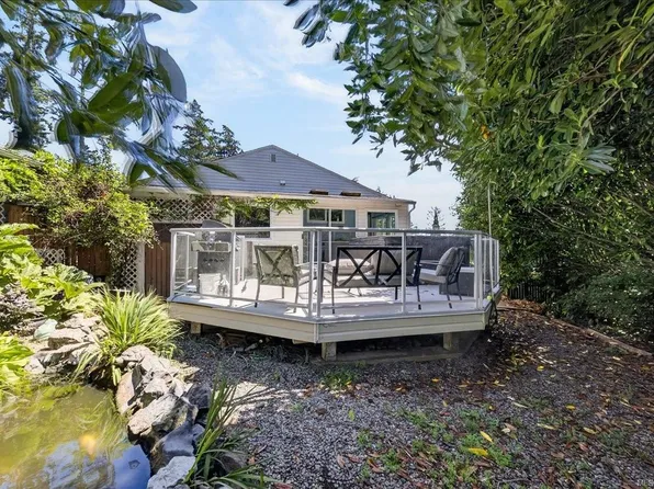 2216 Carpenter Rd, Capital, BC V9Z 0R7