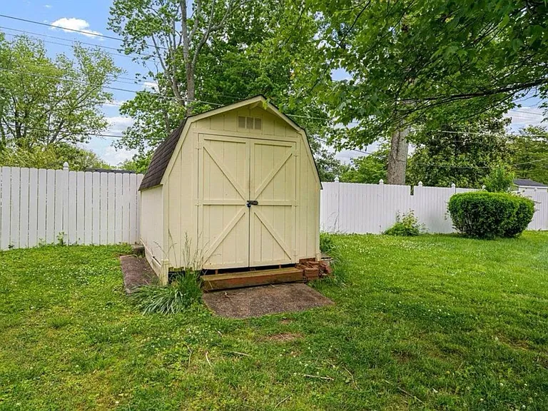 921 Brookhaven Dr — Photo 13
