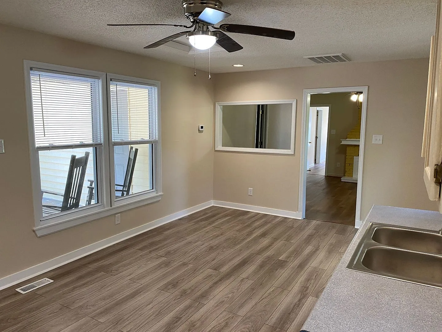 1X1 Extra Large Unfurnished Unit in Historic Bridgeton NC — Photo 4