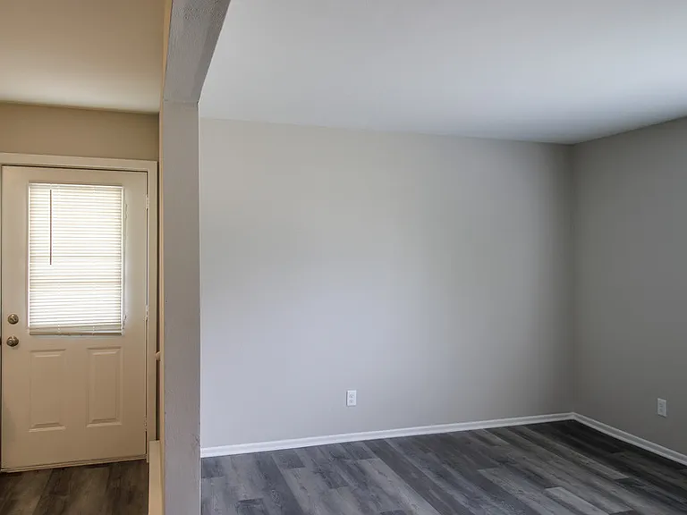 2103 Green Tree Rd #4 — Photo 7