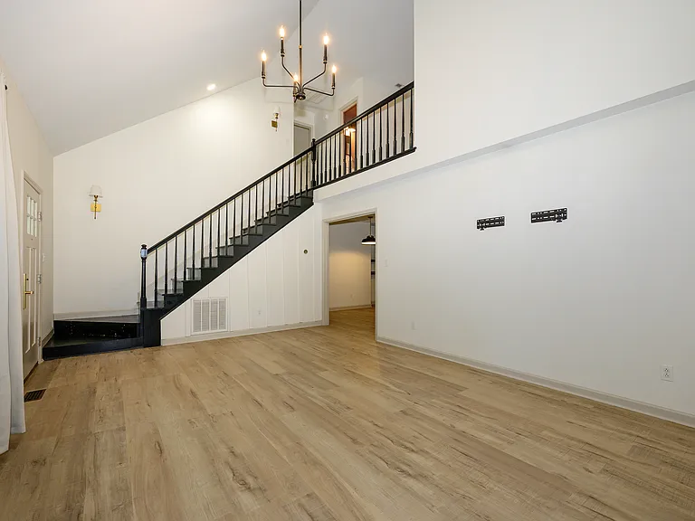 7802 Pinetuck Ln — Photo 4