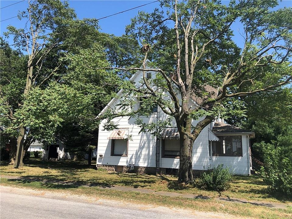 2nd image of 810 W Fayette Ave