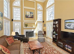 867 Forestville Meadows Dr, Great Falls, VA 22066
