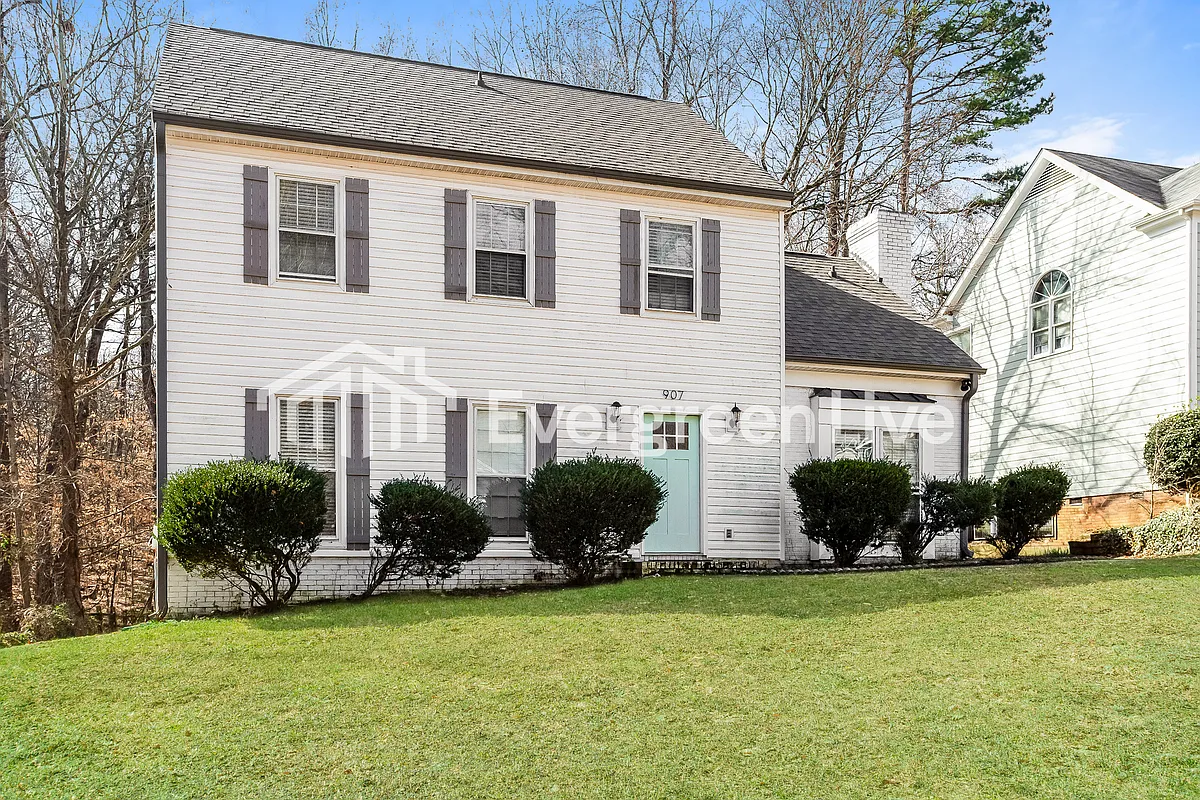 Building Photo - 907 Doby Springs Dr