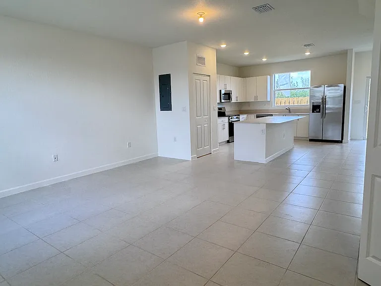 1182 SE Palm Ter #1182 — Photo 2