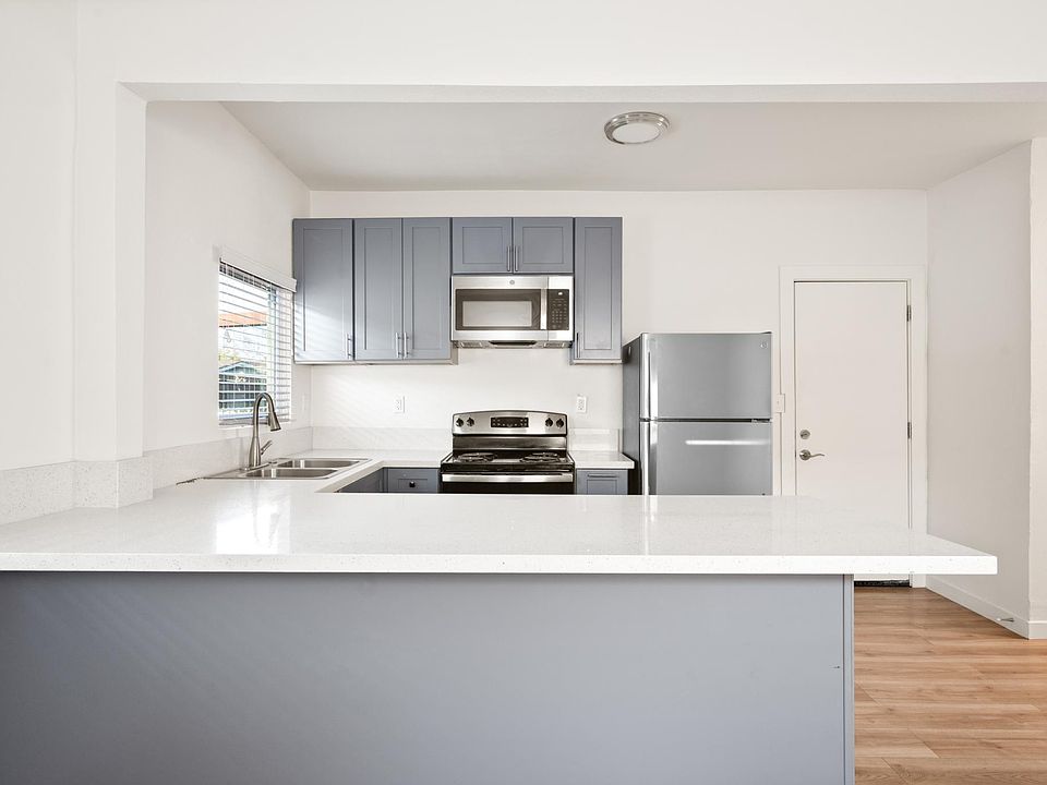 1st image of 417 E Burnett St