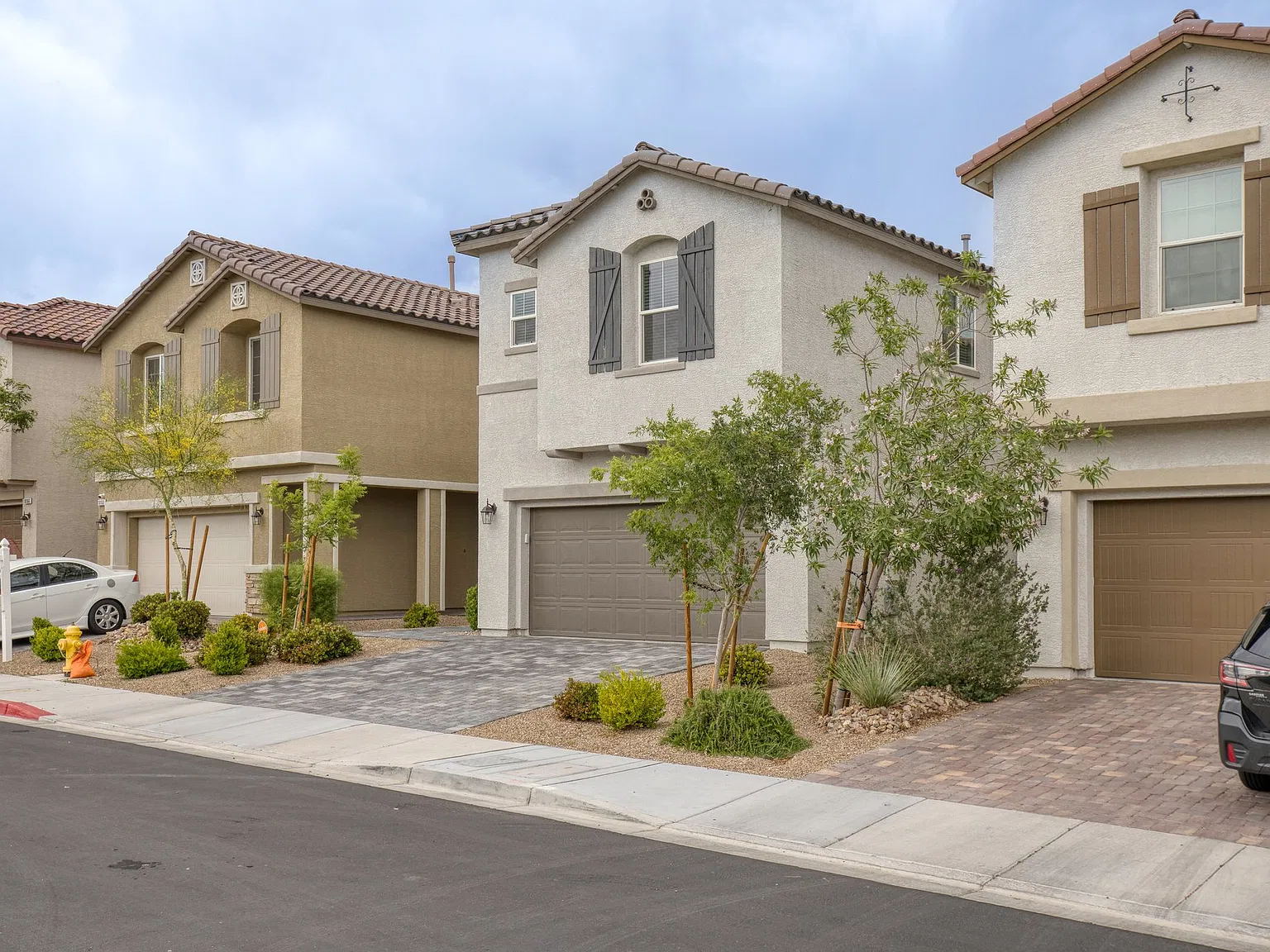 3 bed, 2.5 bath, 1900 sqft, $2,595 — Photo 2