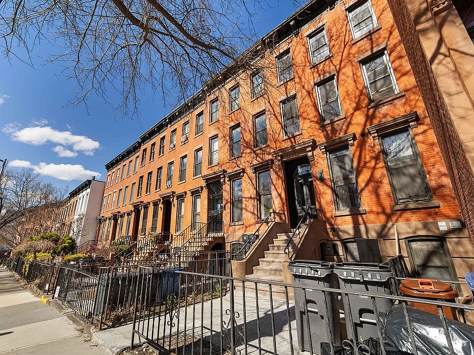 1st image of 35 Park Pl APT 1