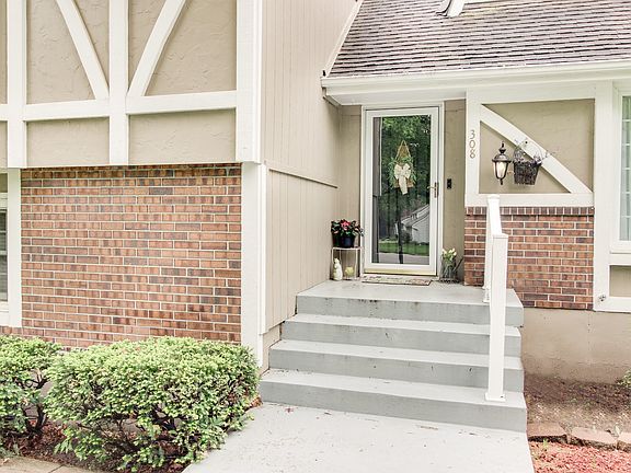 3rd image of 308 SW Lake Village Blvd