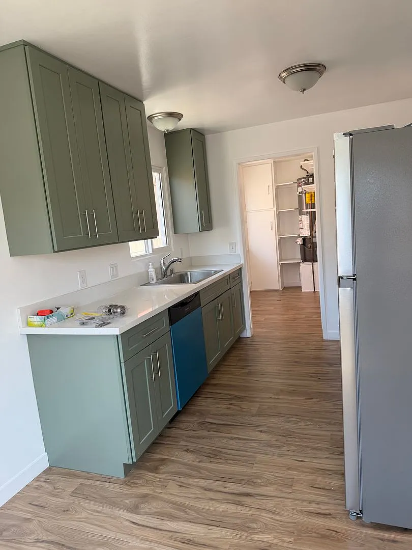 S. Lawndale Newly Remodeled 1 Bdrm House For Lease! — Photo 3