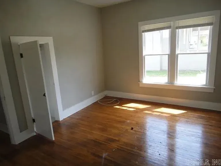 418 Newport Ave — Photo 7