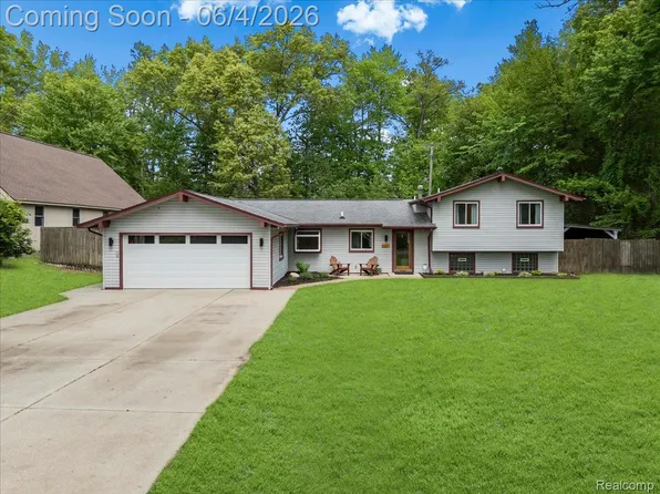 1687 Birchton St, Commerce Township, MI 48382