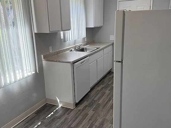 4th image of 1851 Woodland Ave #1851
