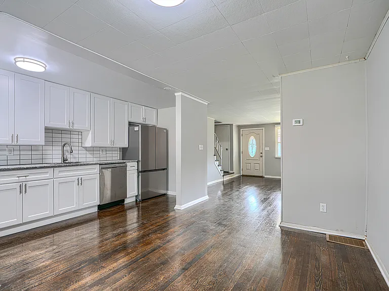 7842 Saint Boniface Ln — Photo 10