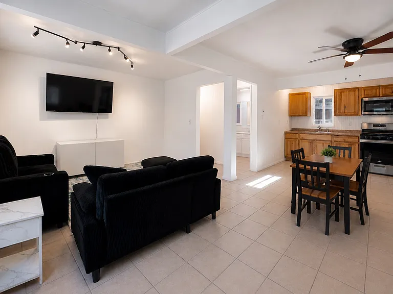 628 Booth Way — Photo 7