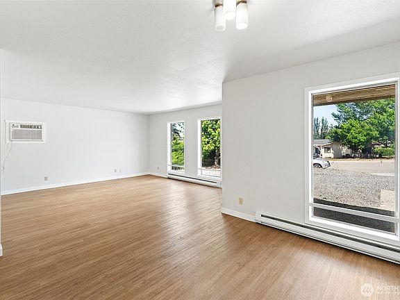 5th image of 14 Glendale Street NE #A-B