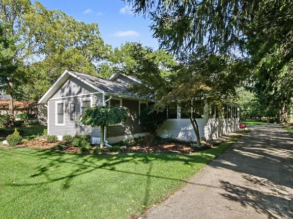 1328 Maplerow Ave NW, Grand Rapids, MI 49534