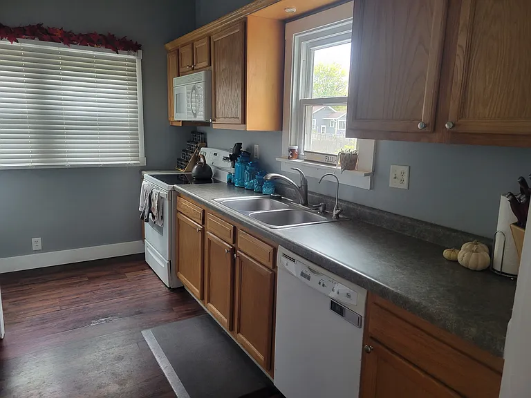 2933 Sumner St #1 — Photo 11