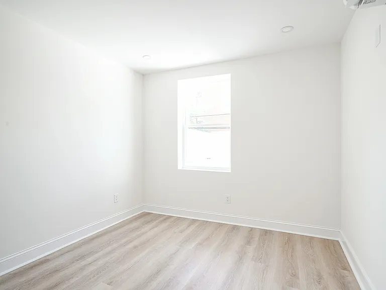 2028 Moore St #1 — Photo 10