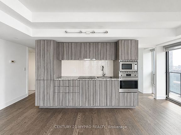 4th image of 955 Bay St #2707
