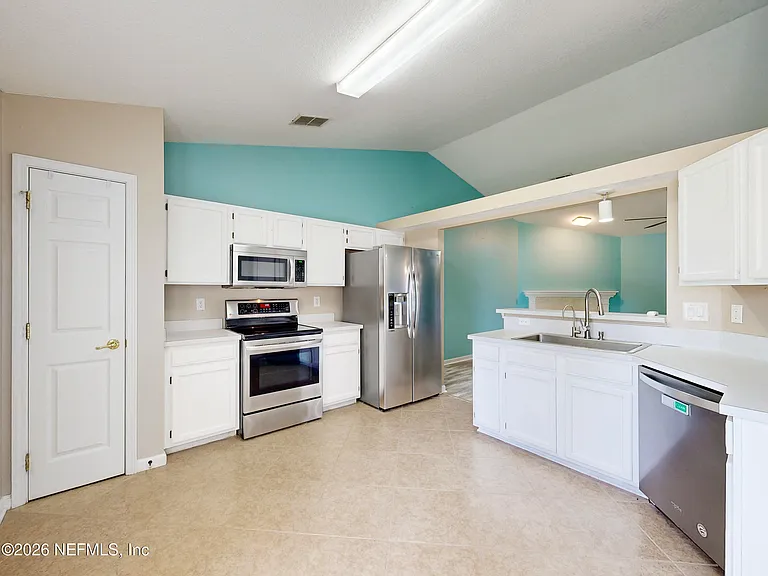 2084 Frogmore Dr — Photo 15