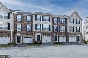 4 bed, 3.5 bath, 2622 sqft, $3,500 — Photo 2