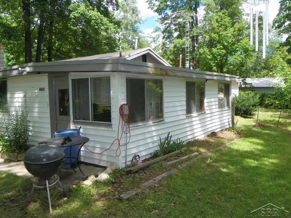 4802 Maplewood St, Harrison, MI 48625