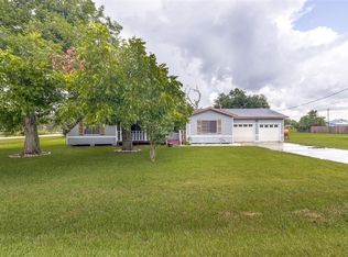 302 Bowie St, West Columbia, TX 77486