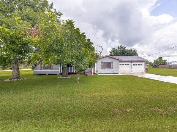 302 Bowie St, West Columbia, TX 77486