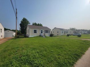 8227 Zoe Dr, Saint Louis, MO 63134