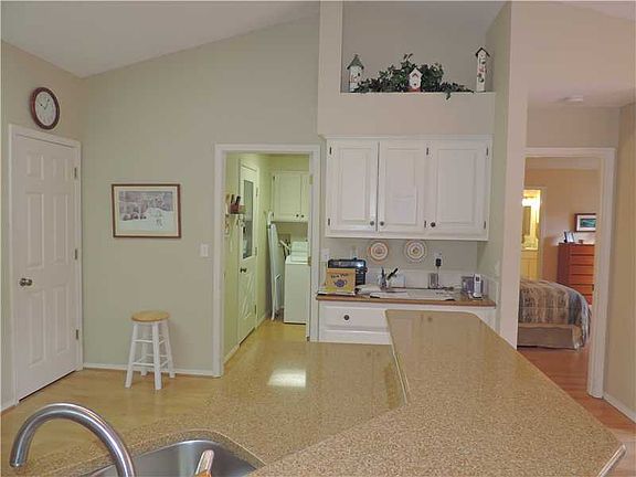 2nd image of 34 Kintyre Dr