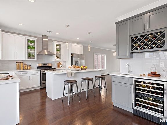 4th image of 85 Washington Ave #85