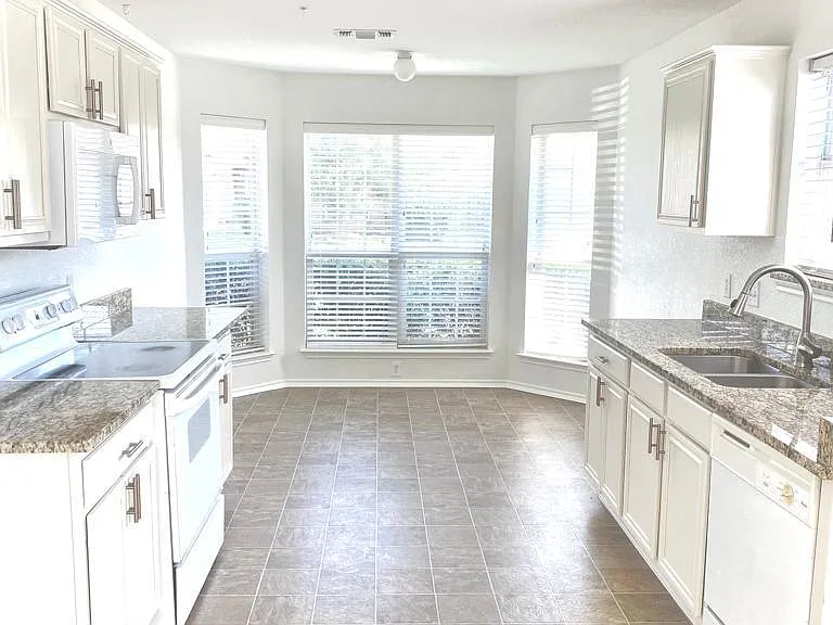 310 Katydid Ct — Photo 2
