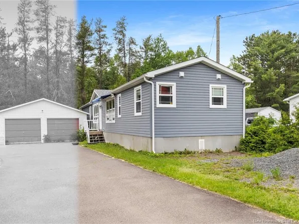70 Birch St, Minto, NB E4B 3L8