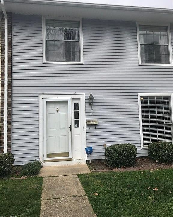 1st image of 209 E Montcastle Dr