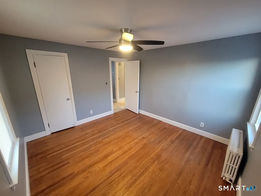 3 bed, 1.0 bath, 1184 sqft, $2,100 — Photo 3