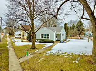 804 Dean St, Woodstock, IL 60098