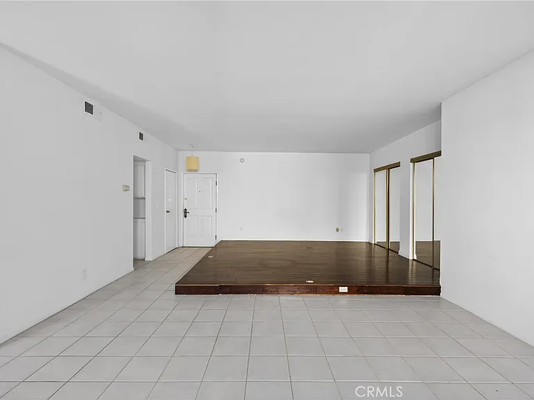 4441 Woodman Ave #111 — Photo 11
