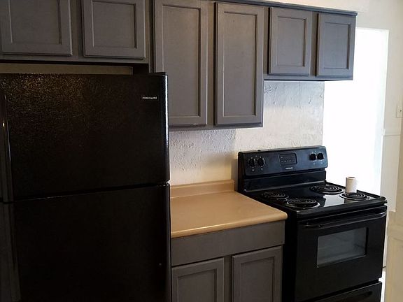 4th image of 3280 Warfield Ave